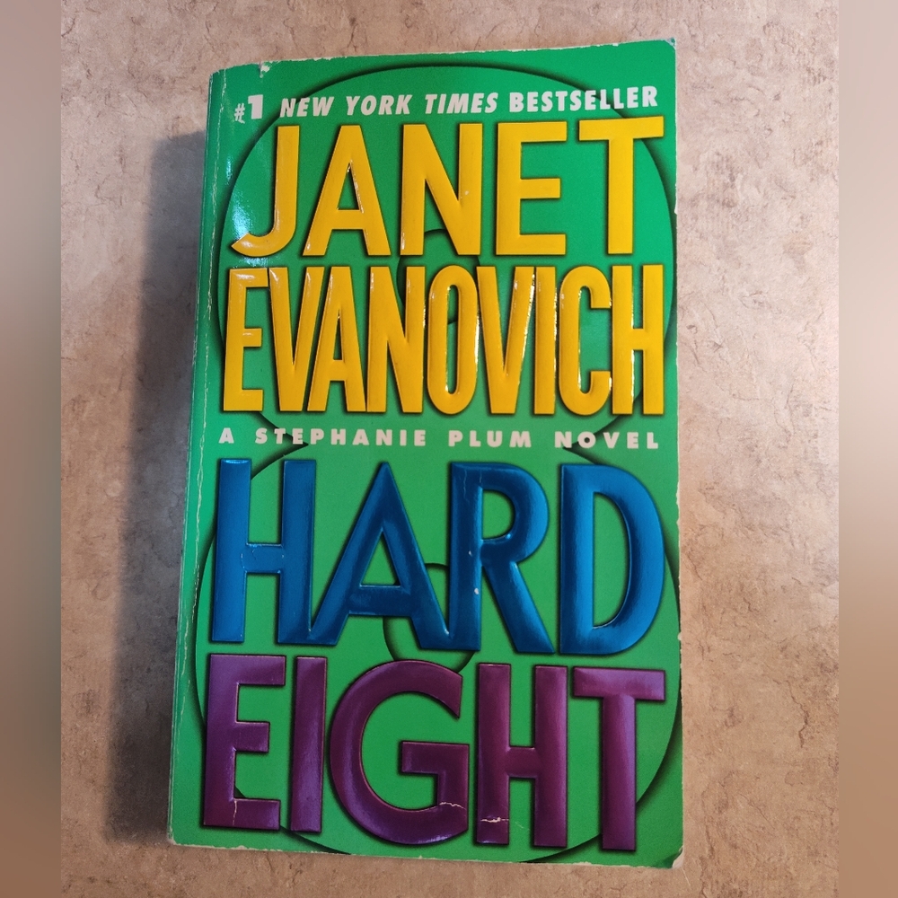 Hard Eight by Janet Evanovich (Paperback)